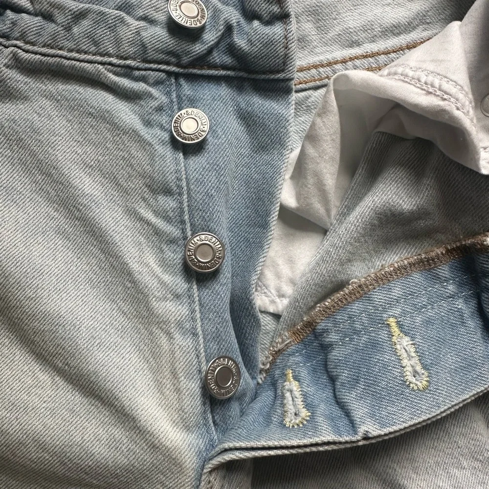 H&M Women’s Light Wash 90’s Boyfriend Jeans, Size: 10 - Picture 3 of 5